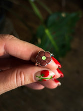 Load image into Gallery viewer, Intarsia Flower Ring | size 8.5
