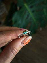 Load image into Gallery viewer, Ring V | size 5.5
