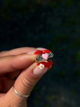 Load image into Gallery viewer, Sweetheart Daisy Ring
