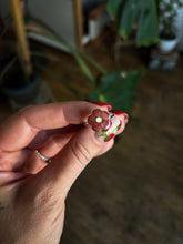 Load image into Gallery viewer, Intarsia Flower Ring | size 8.5
