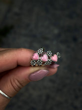 Load image into Gallery viewer, Sweetheart Daisy Ring
