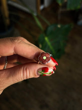 Load image into Gallery viewer, Intarsia Flower Ring | size 8.5
