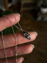 Load image into Gallery viewer, Pendant V
